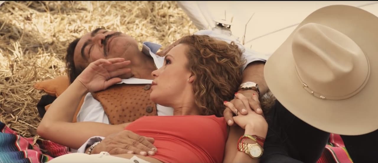 Joan no se quejó de las casi 48 horas de grabación seguidas. En esta imagen la actriz Jessica Coch hace su papel para el video.