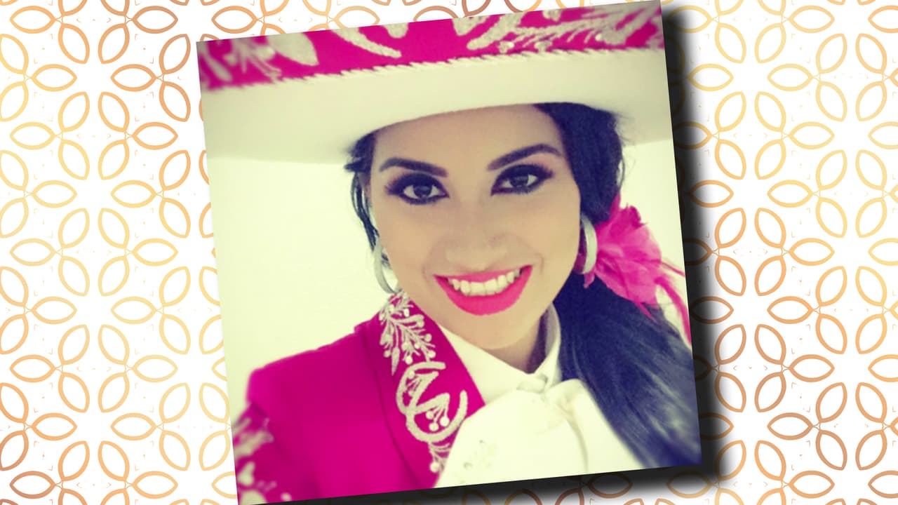 Mucho ha pasado desde que Shakira lanzó 'Pies Descalzos'. Y más ha pasado desde que tenía el cabello oscuro. Lluvia nos recuerda a esa Shakis. Desde las audiciones nos enamoramos de la voz de Lluvia. Sabemos que va a llegar lejos en la competencia. ¿No te gustaría verla cantar algo de Shakira al estilo regional mexicano? Para ti, ¿en qué se parecen estas dos?