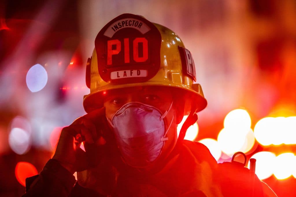 En una conferencia de prensa desde el hospital la noche del sábado, el alcalde Eric Garcetti informó que tres de ellos tienen heridas graves pero sin peligro para la vida. Se espera que todos se recuperen.