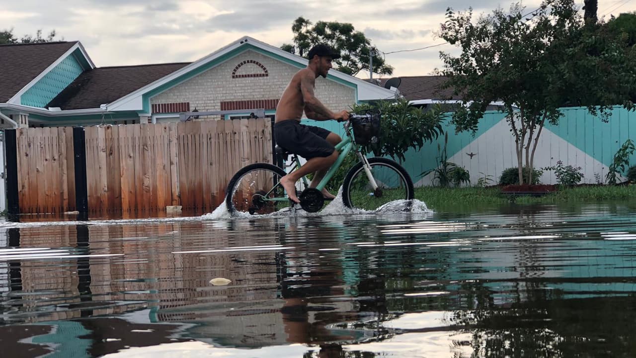Las lluvias continuaron por varias horas.