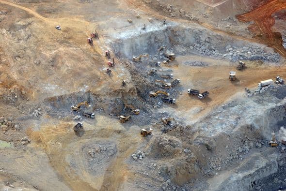 La Comisión Interamericana de Derechos Humanos (CIDH), órgano autónomo de la Organización de Estados Americanos, pidió a Brasil que suspenda la construcción y que consulte a los pueblos indígenas afectados por las obras. La petición no fue escuchada.