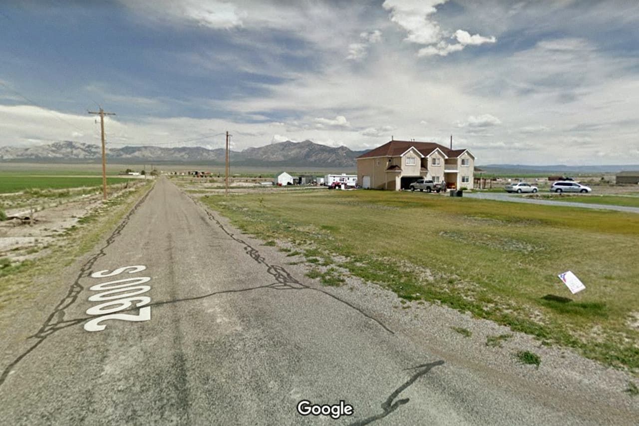 <b>Puesto 11. Condado de Beaver, Utah</b>
<br>
<br>Porcentaje del condado con sequía extrema o excepcional (12 de julio de 2021): 100%.
<br>
<br>Semanas con 100% de sequía excepcional en el último año: 21.
<br>
<br>Semanas con al menos un 50% de sequía excepcional en el último año: 38.
<br>
<br>Número de semanas consecutivas con cualquier porcentaje de sequía extrema o excepcional: 48 (del 11 de agosto de 2020 al 12 de julio de 2021).
<br>
<br>Población: 6,517 habitantes.
<br>
<br>En el oeste algunos condados han tenido restricciones de agua por primera vez en varios años.
<a href="https://www.univision.com/local/sacramento-kuvs/sacramento-pide-a-residentes-reducir-el-uso-de-agua-en-casa-un-10-por-ciento-video"><u> En california el gobernador ha solicitado a todos los residentes reducir voluntariamente el uso de agua en un 15%</u></a>.
<br>