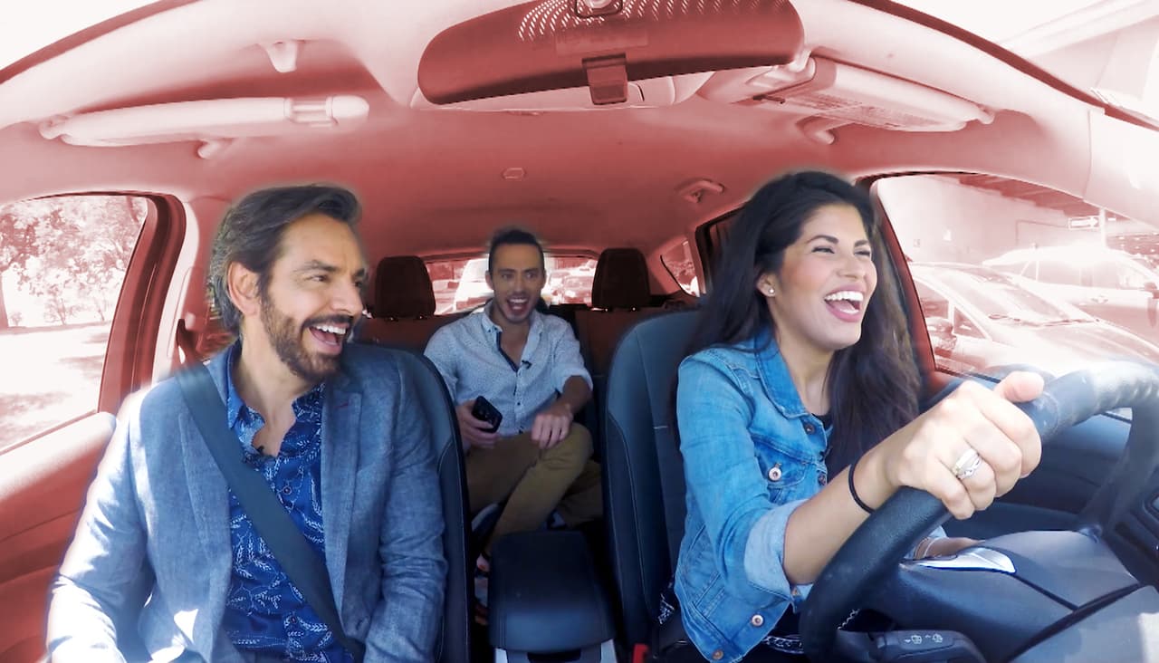 Eugenio Derbez se pasea por Chicago por primera vez con los presentadores de A Bordo Chicago