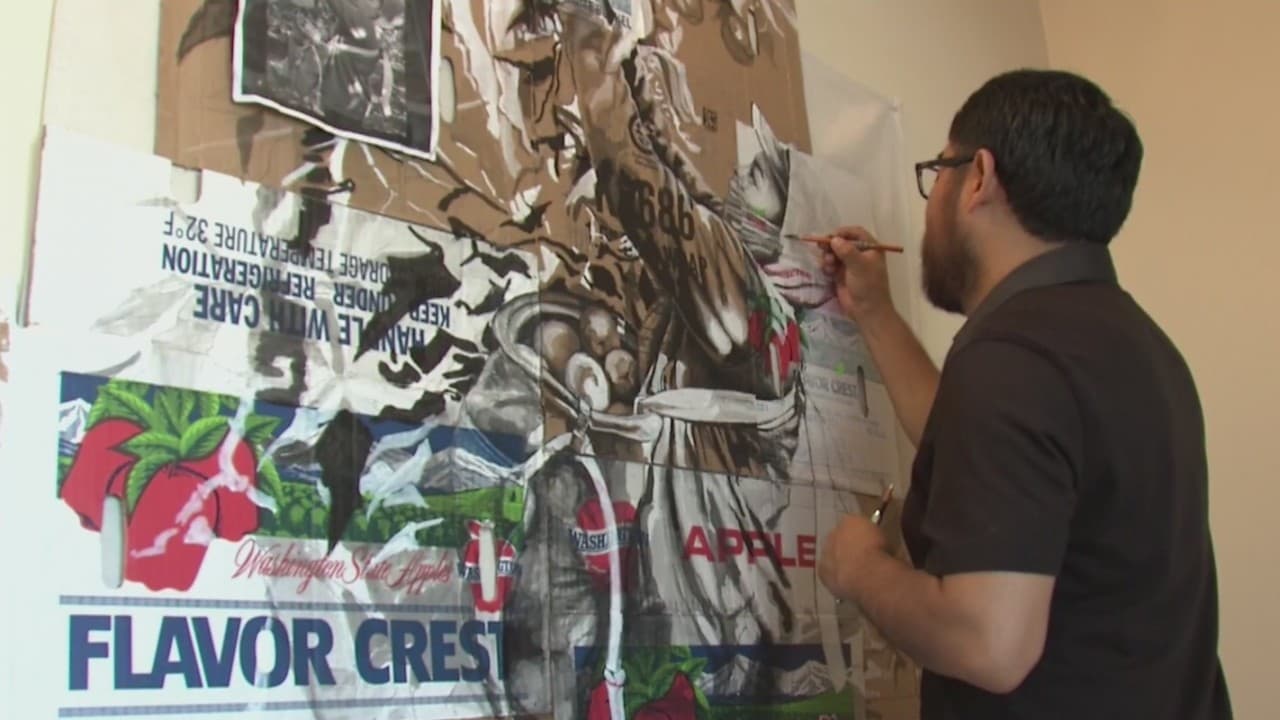 Artista de Oaxaca plasma en cajas de cartón pinturas que homenajean a los trabajadores del campo