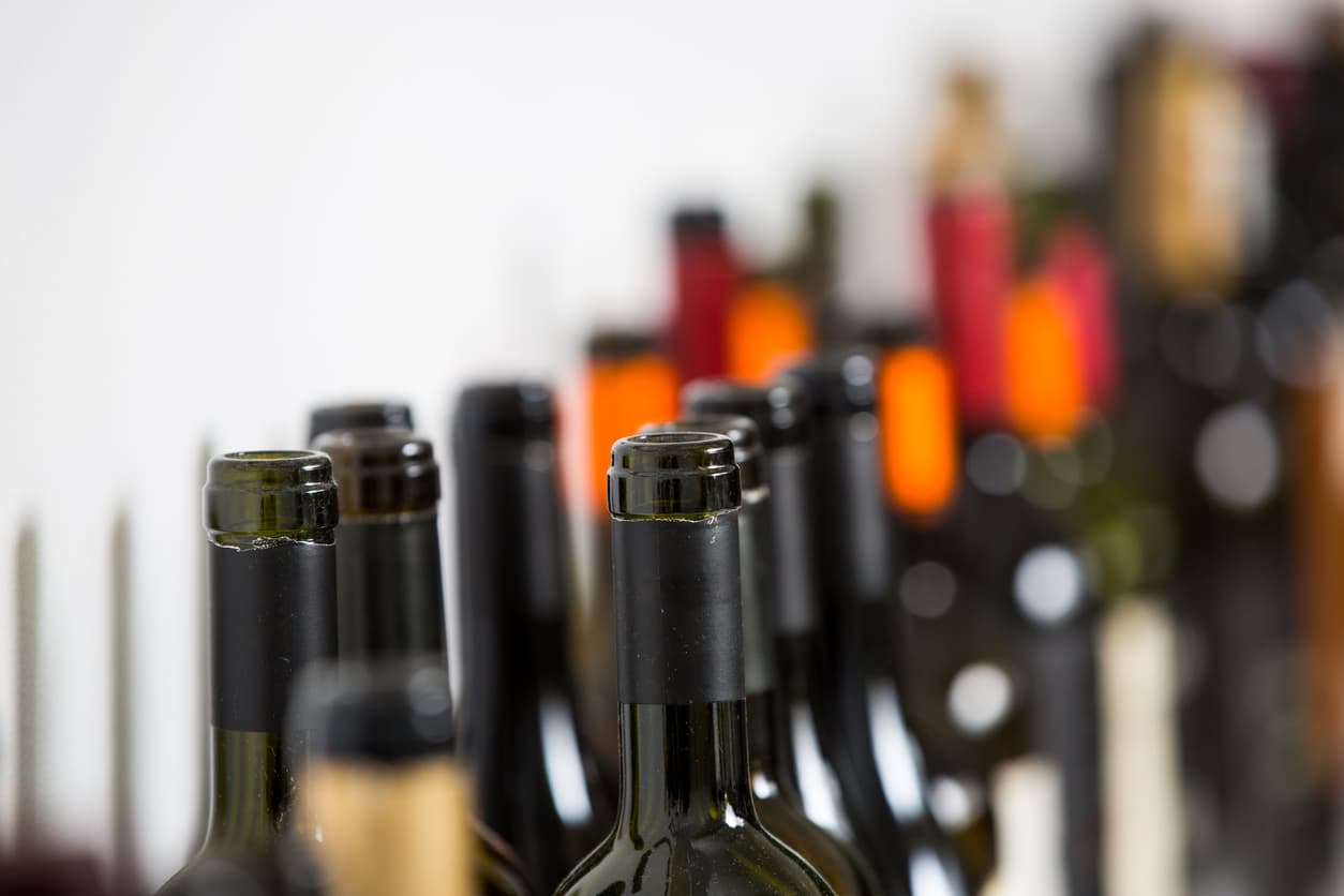 Un hombre dejó morir de hambre a su hija de dos años por estar borracho: lo condenaron a 57 años de cárcel