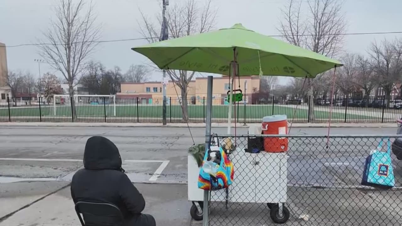 ¿Eres vendedor ambulante afectado por operativos de Inmigración? Hay ayuda económica en Chicago