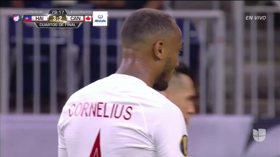 Tiro desviado de Derek Cornelius