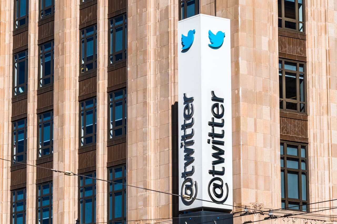 <b>Twitter.</b> La empresa anunció que algunos de sus empleados trabajarán desde casa "para siempre". La tecnológica comunicó que la experiencia de los últimos meses demostró que el trabajo a distancia puede funcionar a gran escala a largo plazo.