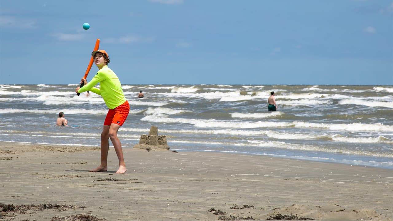 Las 
<a href="https://www.univision.com/temas/playa">playas</a> son amplias, se mantienen limpias y hay botes de basura a lo largo del sitio.