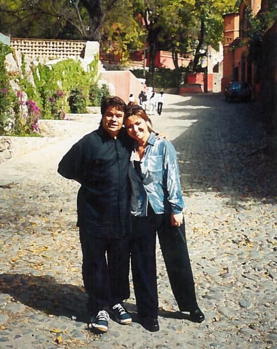 “Gracias a Dios tuve la oportunidad de conocer a Alberto Aguilera Valadez; la persona sensible, el hombre amable, atento que me invitó a convivir con él en distintas ocasiones, en muchos distintos lugares”.