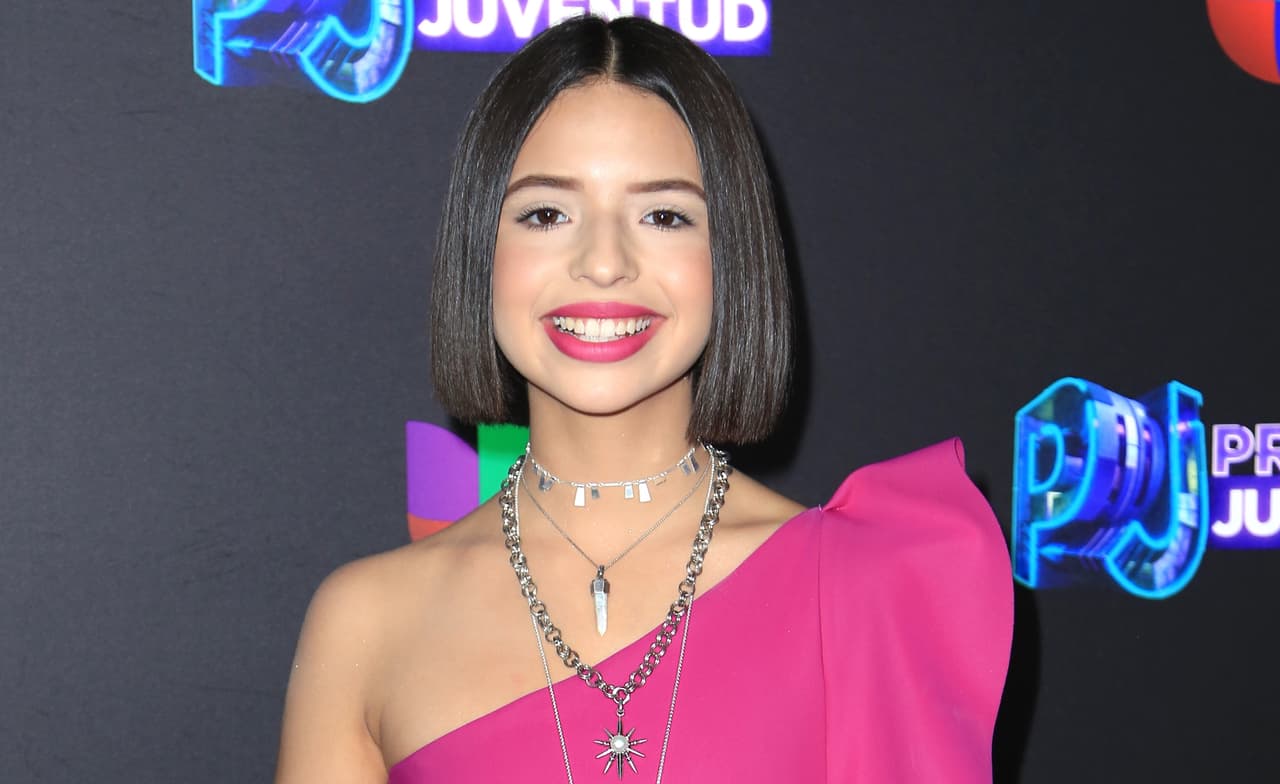 Ángela Aguilar Álvarez, mejor conocida como Ángela Aguilar , hará vibrar el escenario de 
<b>Premios Juventud</b> este próximo jueves 22 de julio.
<br>