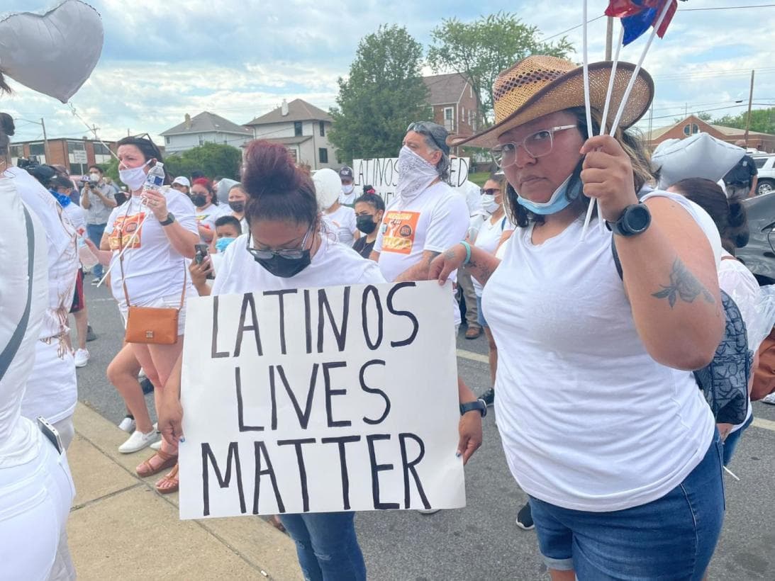 Esta semana, 
<b><a href="https://www.univision.com/local/philadelphia-wuvp/comunidad-hispana-pide-justicia-leslie-ruiz-basilio-madre-asesinada-robo-comercial-delaware-fotos" target="_blank">miembros de la comunidad hispana residente en Elsmere se reunieron frente al negocio donde la joven madre fue asesinada</a></b>.