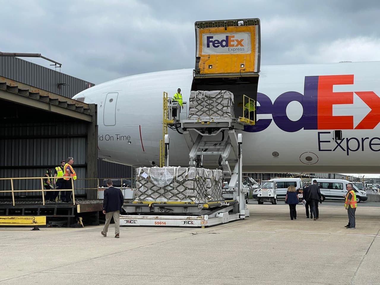 El envío llegó procedente de la base militar Ramstein, en Alemania.