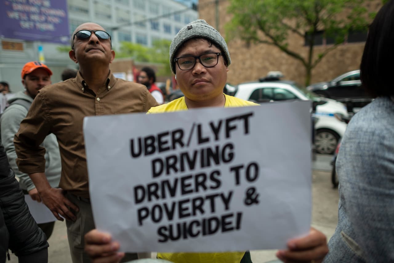 Tanto Uber como Lyft tienen hasta el 20 de agosto para reclasificar a los conductores como empleados.