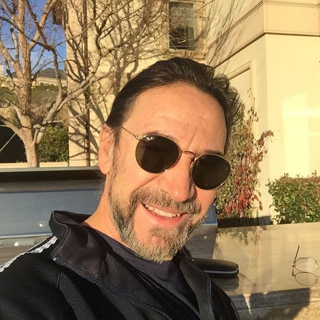 Fue entonces que "El Buki" se presentó en Argentina, donde fue aclamado por el público. Él se convirtió en uno de los primeros artistas de talla internacional en presentarse a lo largo y ancho de este país.