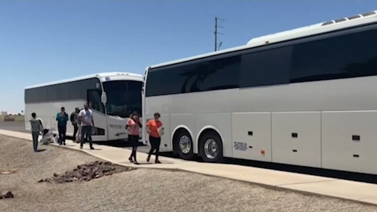 Arizona envía autobuses con indocumentados a Washington DC