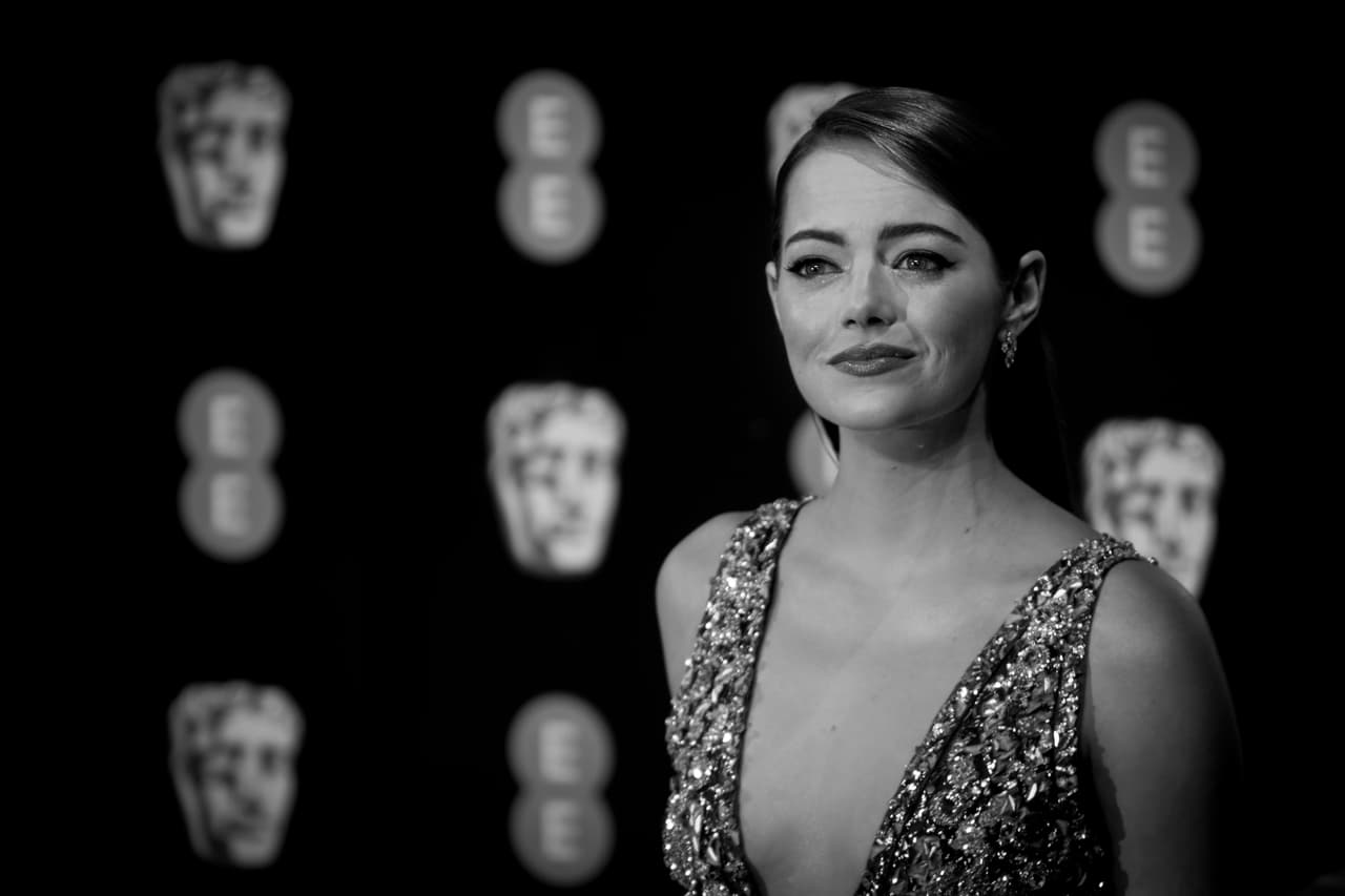"En un mundo dividido es esencial celebrar el talento positivo de la creatividad": Emma Stone también habla de política en los premios BAFTA