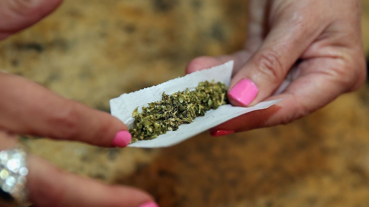 Legalización de la marihuana en Nueva York permitirá fumarla a partir de los 21 años y cultivar hasta seis plantas