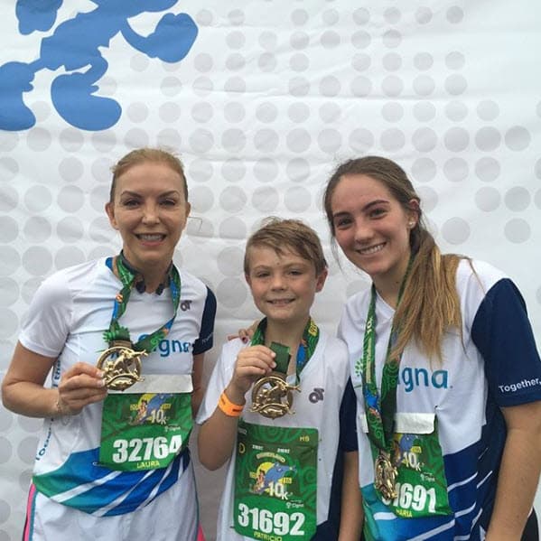 "Ese matrimonio yo lo uso mucho como ejemplo de lo que no debe pasar en tu vida para con mis hijos. A mis hijos sí 
<b>les hablo a calzón quitado</b> de lo que me tocó vivir ahí con puntos y comas y detalles". 
<br>