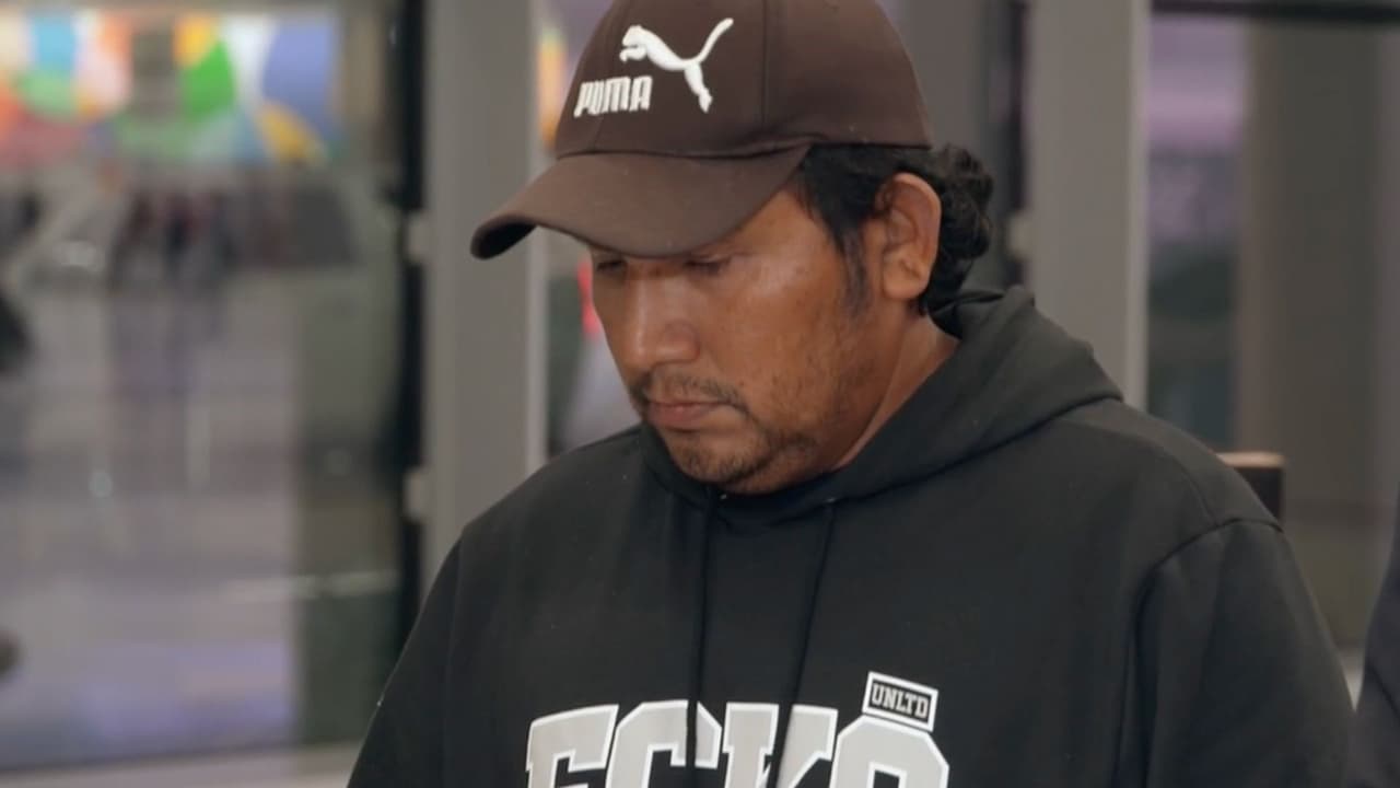 Padre del niño que murió en accidente aéreo en Texas llega a Houston para reclamar su cuerpo