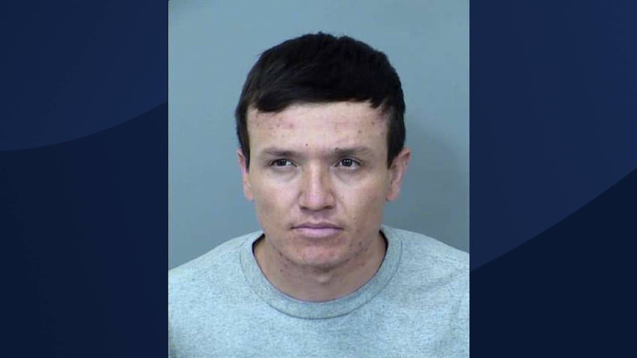 Ahora el hombre de 24 años se encuentra preso en la cárcel del condado Maricopa y enfrenta varios cargos, que incluyen: posesión, venta y transporte de estupefacientes, lavado de dinero, conspiración y control ilegal de una empresa.
<br>