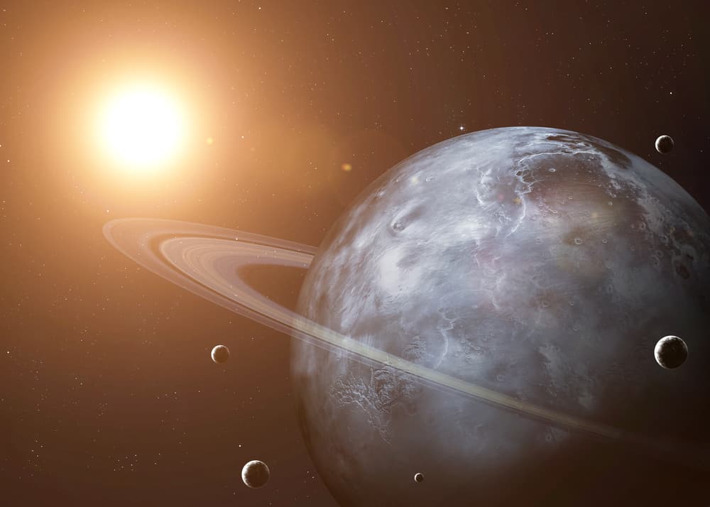 Como en esos años aún no se había formulado la Teoría de la Relatividad de Einstein los científicos de esa época no tenían una explicación para el raro comportamiento de la órbita de Mercurio, el planeta más cercano al Sol, que sugirieron la existencia de algún pequeño planeta que estaba perturbando la órbita de Mercurio al igual que ocurría con la órbita de Urano que se altera con la órbita de Neptuno.