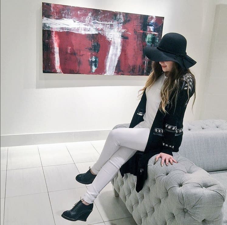 Y claro, cuando los visita también extraña a Kenia y por eso le escribió lo siguiente: "Te extraño @keniaontiverosoficial �� pero ya faltan 49 horas para vernos. Con el Favor de Dios".