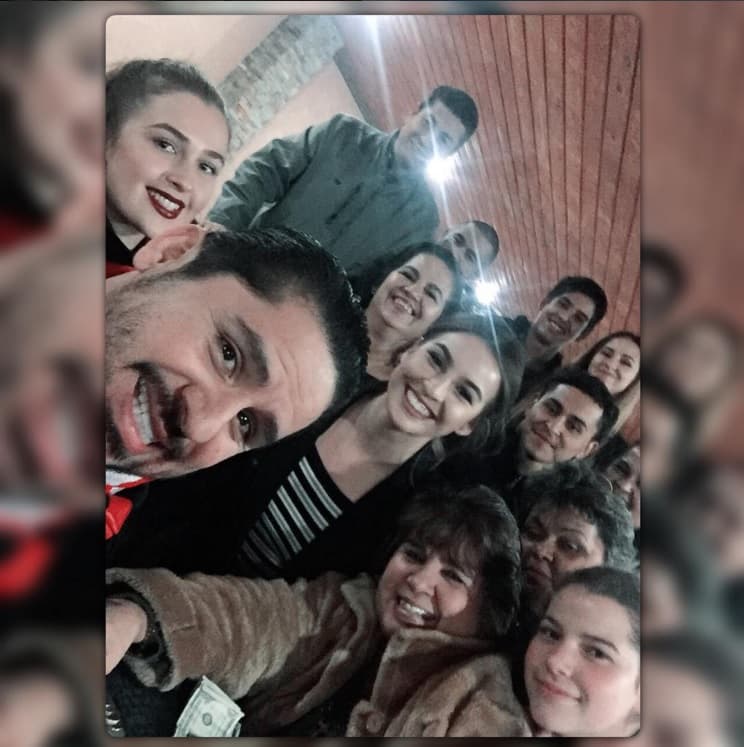 Su familia le saca muchas sonrisas y lo hace olvidar los tragos amargos que ha enfrentado.