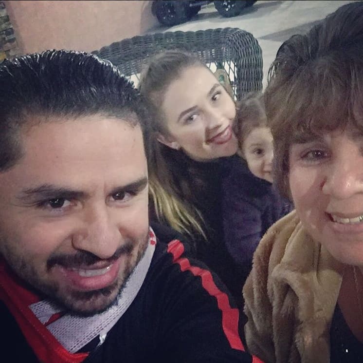 Al cantante le fascina estar en familia y valora cada minuto que pasa con los miembros de ella.