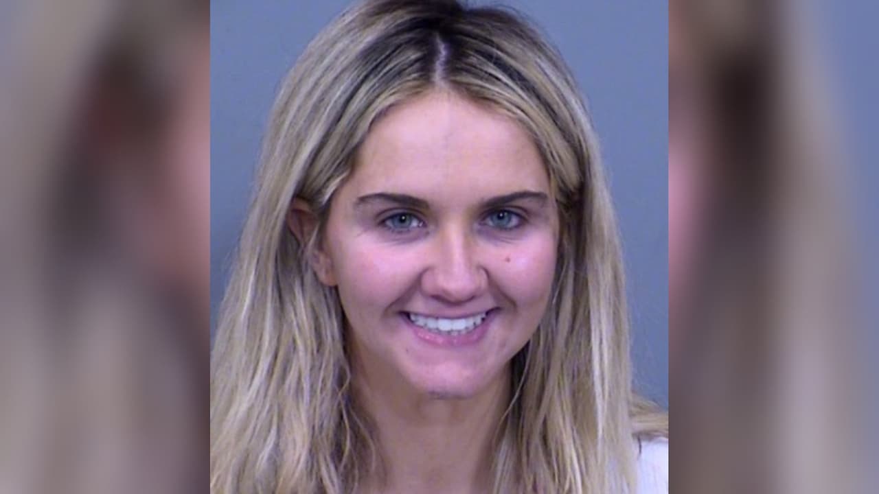 Detienen a Clare Margaret Meacham por dejar solo en casa a su bebé de 5 meses para irse a beber