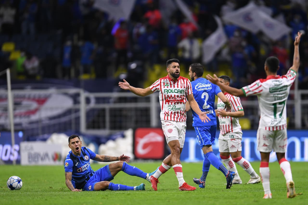 Cruz Azul y Necaxa protagonizaron un partido que tuvo un final cardiaco.