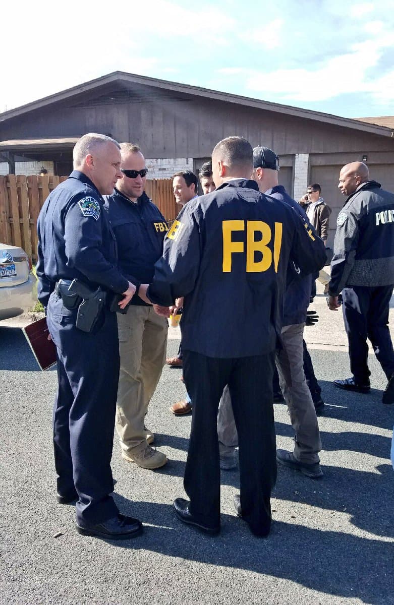 Las autoridades indicaron que ambas explosiones serían investigadas como homicidios y que en la investigación participarían agentes federales. También se instó a la población a tener cuidado al recibir paquetes sospechosos.