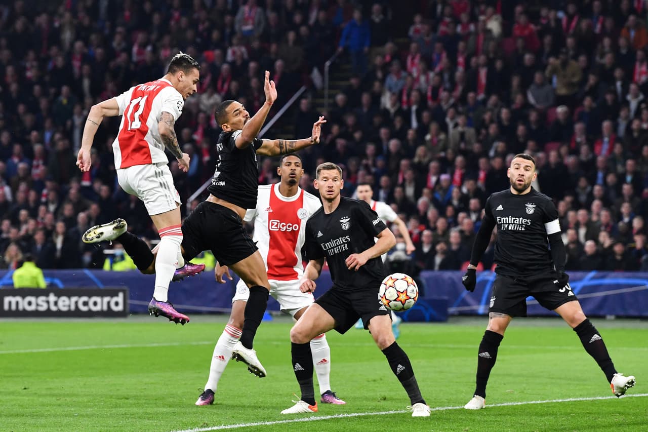 El dominio del AJax amplio durante el compromiso con las mejores opciones de gol.