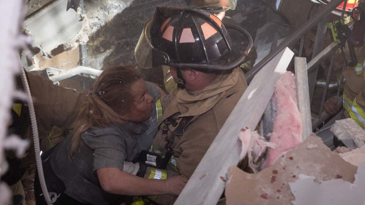 Esta es una de las fotografías más impactantes de la explosión de un sótano de un hotel en el centro de Fort Worth.