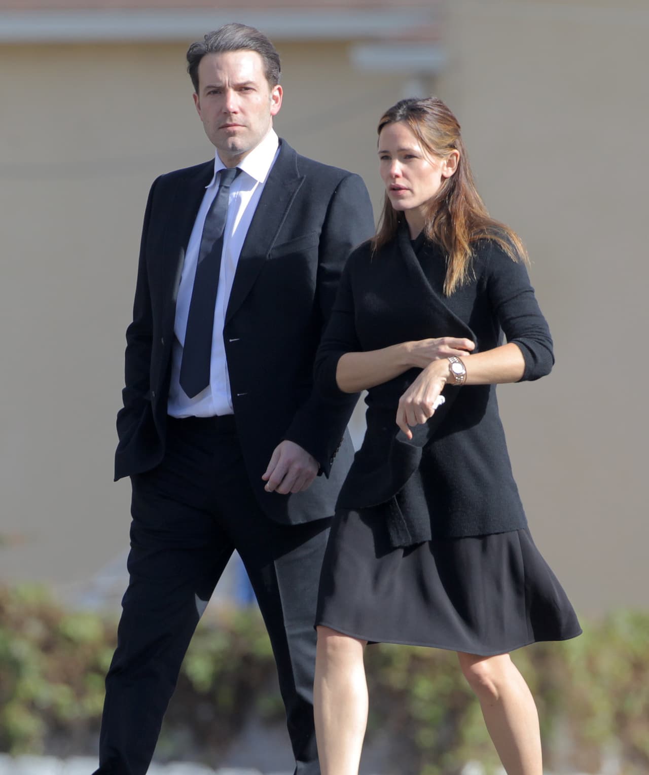 La expareja, con tres hijos, se mostró seria en todo momento.