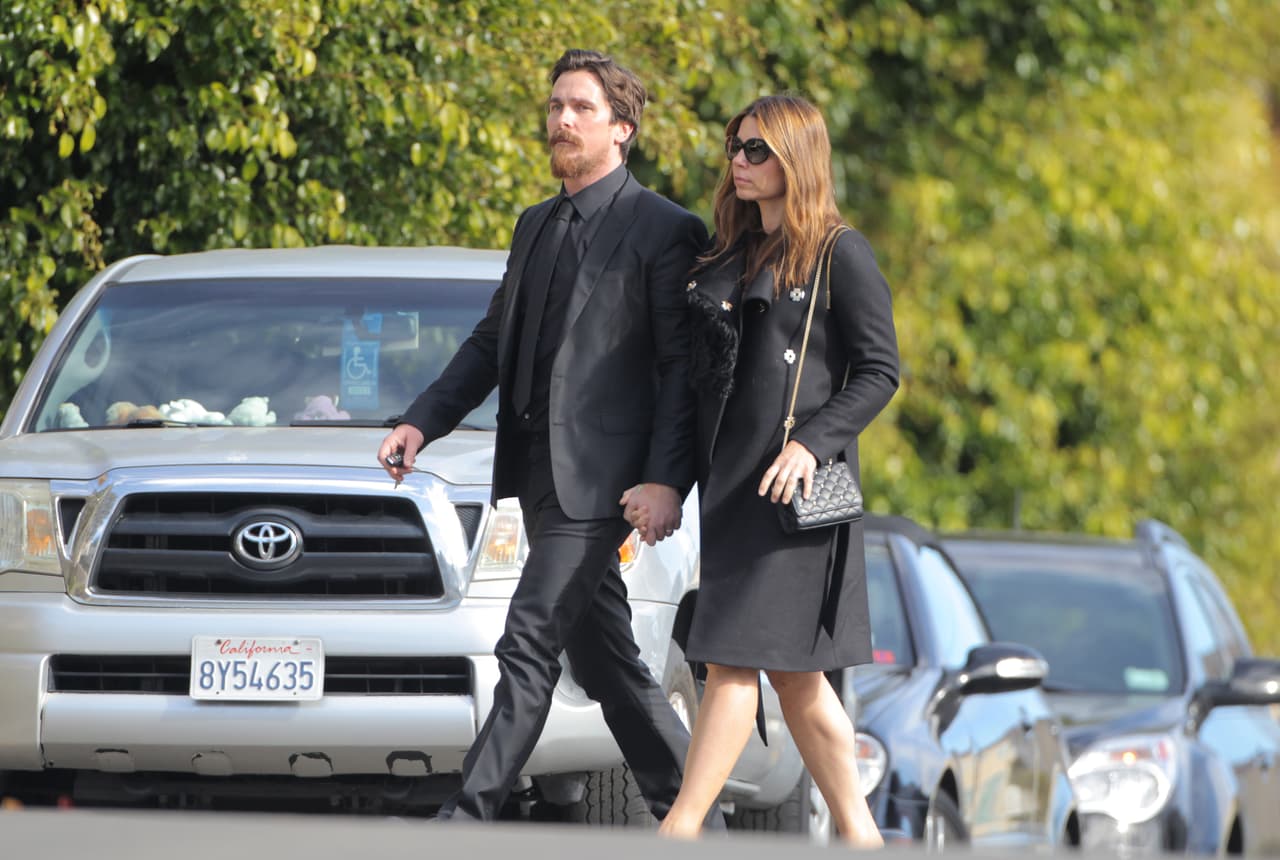 En varias ocasiones Bale ayudó a sus amigos a sobrellevar su matrimonio, hasta que este terminó por completo en agosto del 2015.