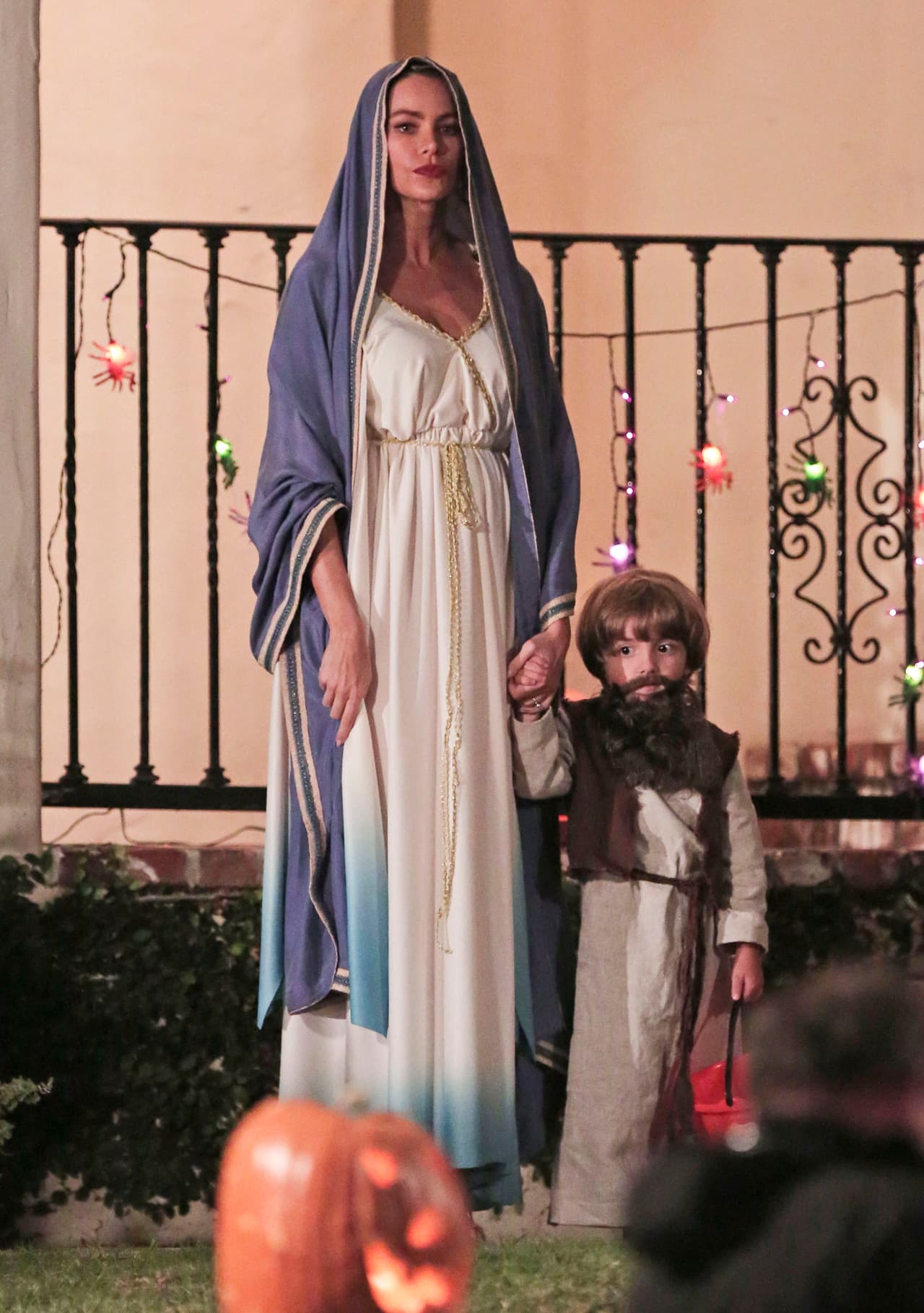 Aquí los actores esperando instrucciones para iniciar la escena.