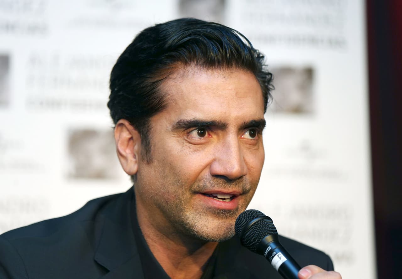 Apenas a inicio de este mes, el cantante nominado este año dentro de 
<b><a href="https://www.univision.com/shows/premio-lo-nuestro" target="_blank">la categoría Tour del Año de Premio Lo Nuestro</a></b>, protagonizó una caída en pleno concierto.
<br>