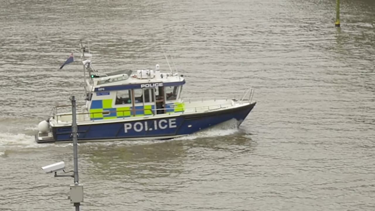 El dueño del barco comenzó los arreglos para remolcarlo mientras la Armada de Portugal monitorea el lugar.