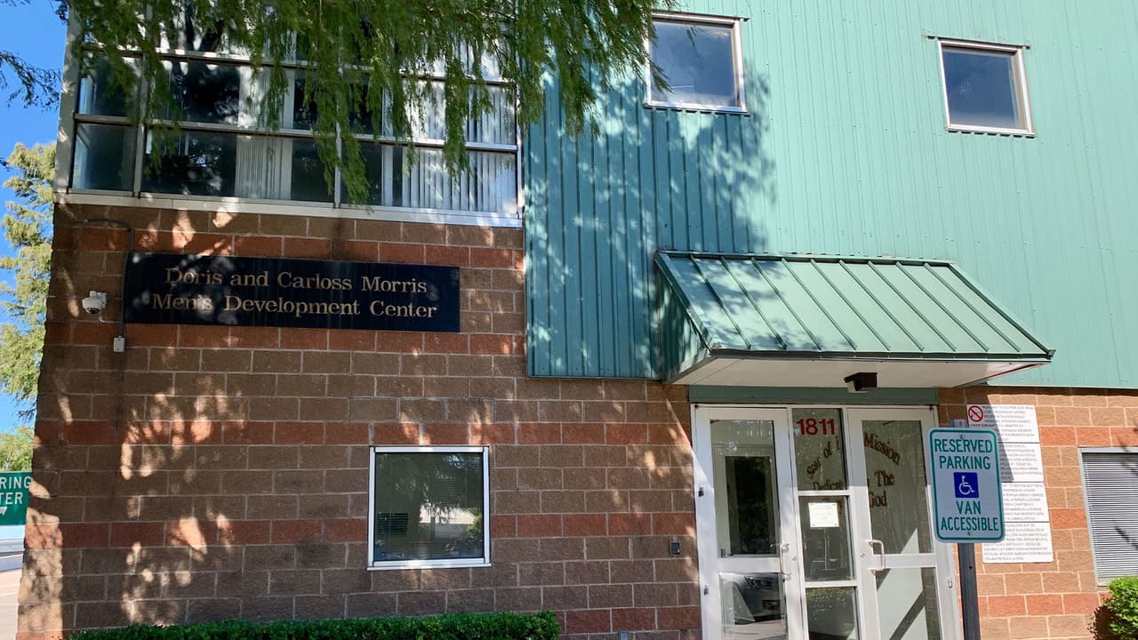 Las donaciones se pueden llevar a los refugios ubicados en el 1811 Ruiz Street y en el 2575 Reed Road. De lunes a viernes de 8 a.m. a 6 p.m. y los sábados de 8 a.m. a 12 p.m.