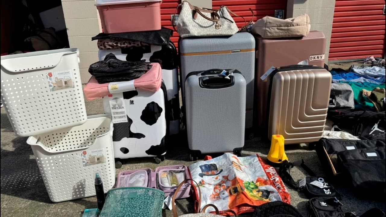 De acuerdo con Nike Store Loss Prevention, este sospechoso
<b>habría robado más de $30,000 dólares </b>de una de sus sucursales. Todos los bienes incautados serán procesados y devueltos.