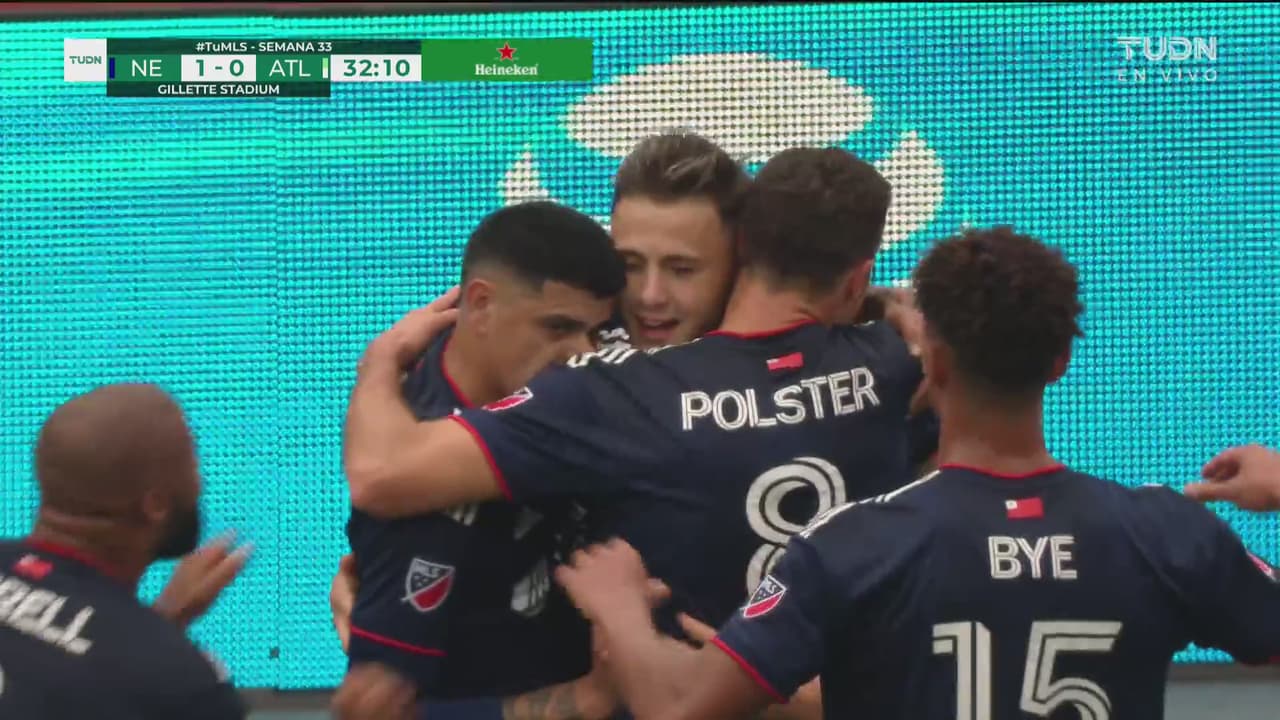 ¡Ahora no falla! Vrioni convierte el 1-0 de NE Revolution de penal