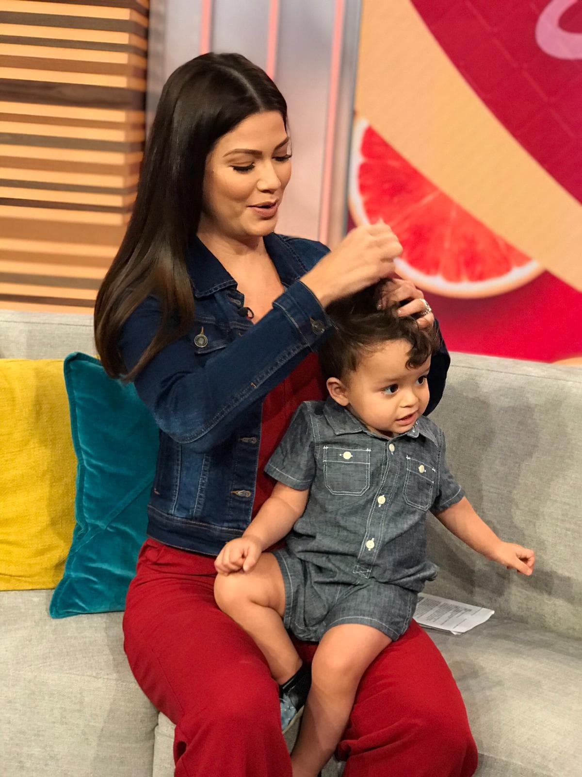 La exreina de Nuestra Belleza Latina lo puso muy guapo para salir en televisión. Gael derritió de amor a todas las chicas en el set.