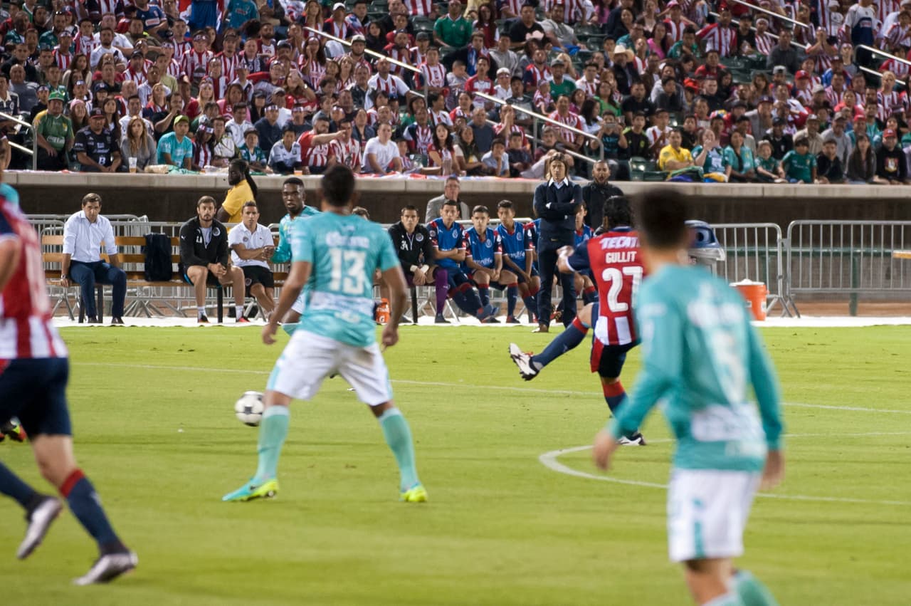 Este 12 de noviembre Chivas y Leon llegaron a Fresno con futbol de Liga MX. Leon derroto a Chivas 3-2.