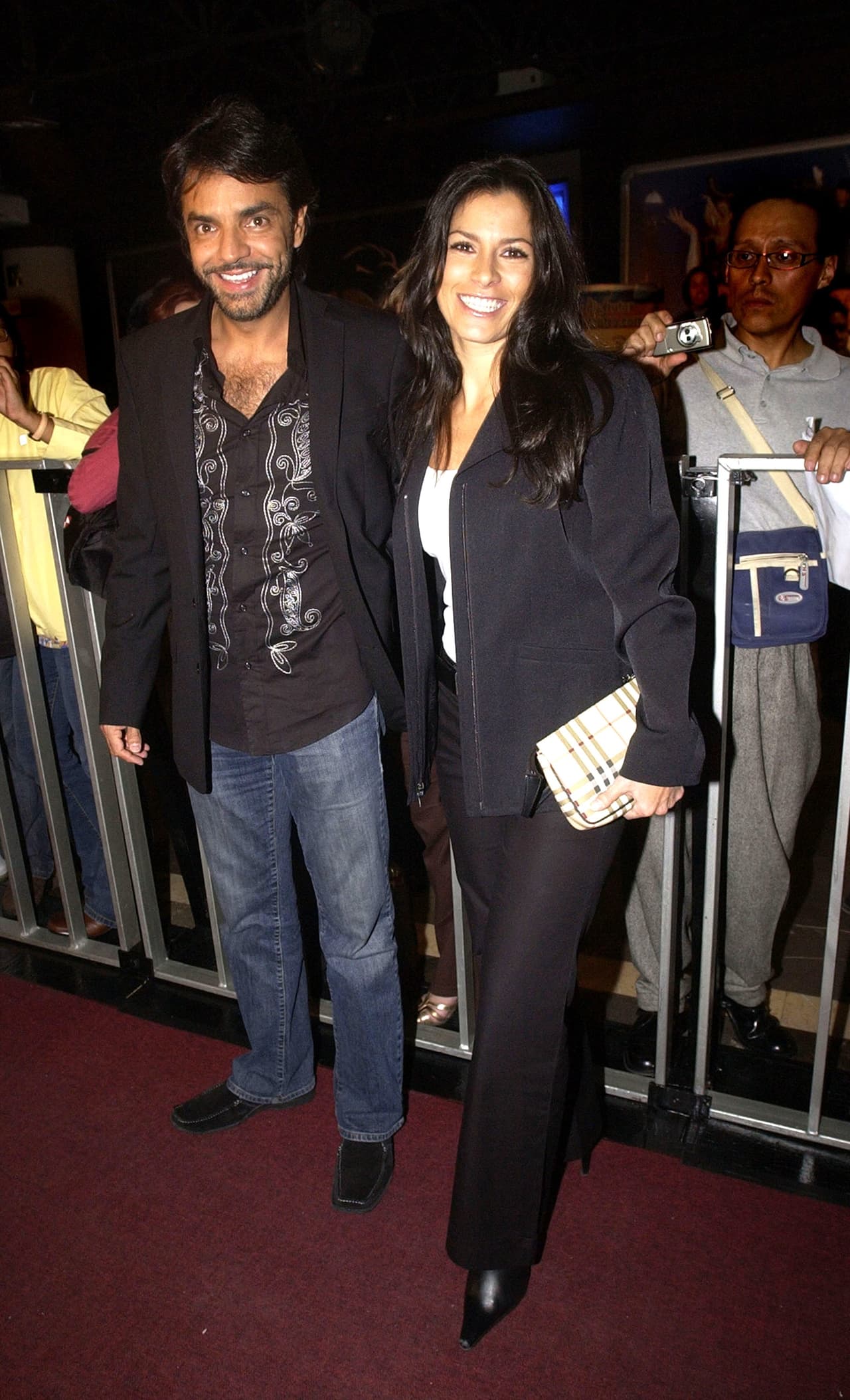 Eugenio Derbez se encontró por primera vez con Alessandra Rosaldo en las grabaciones de la serie Vecinos, fue ahí donde se dio el flechazo.