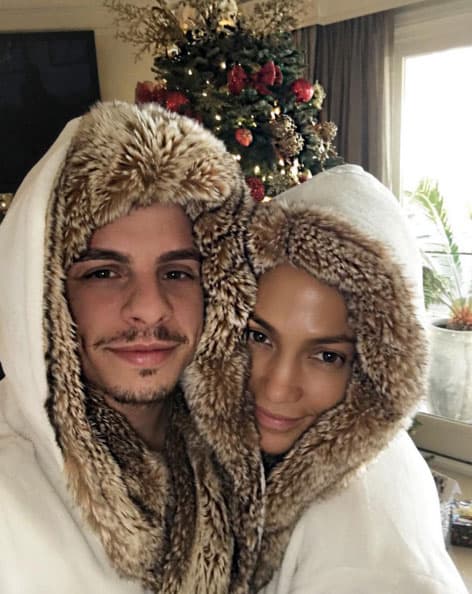 J.Lo y Casper Smart estuvieron acurrucaditos y bien abrigados durante la Navidad.