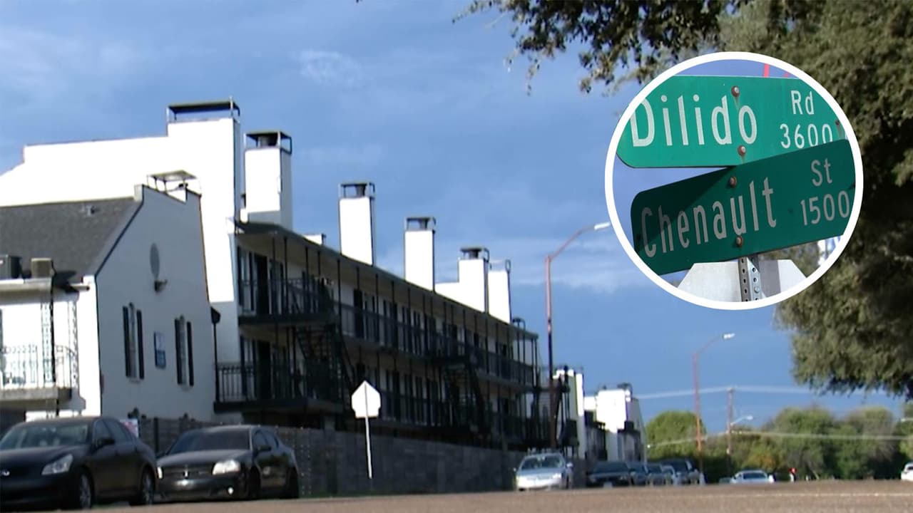 Según los documentos del arresto, la policía recuperó seis latas de Modelo dentro de la camioneta Chevy 1992 de Martínez. Los documentos policiales también dicen que admitió haber fumado marihuana ese mismo día.