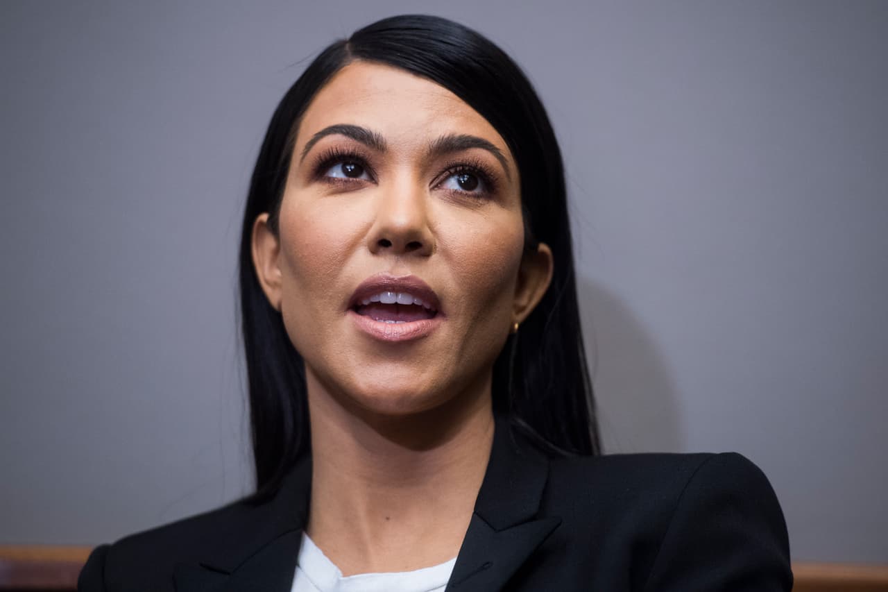 Además, en el 2016 publicó que prefiere platos y cubiertos de ‘stainless steel’ (incluso los popotes) para evitar la presencia en sus alimentos de componentes tóxicos como el BPA.