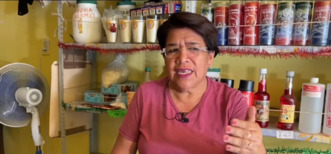 El Nahual, como se le conoce a ese ser que supuestamente se convierte en cualquier animal, tiene espantados a todos los habitantes de la comunidad. “A cierto horario hace un ritual (…) y es capaz de muchas cosas como destruir, matar, asustar y tramar”, cuenta la vecina Vani Adaid Peña, quien dice haberlo visto varias veces. 
<br>