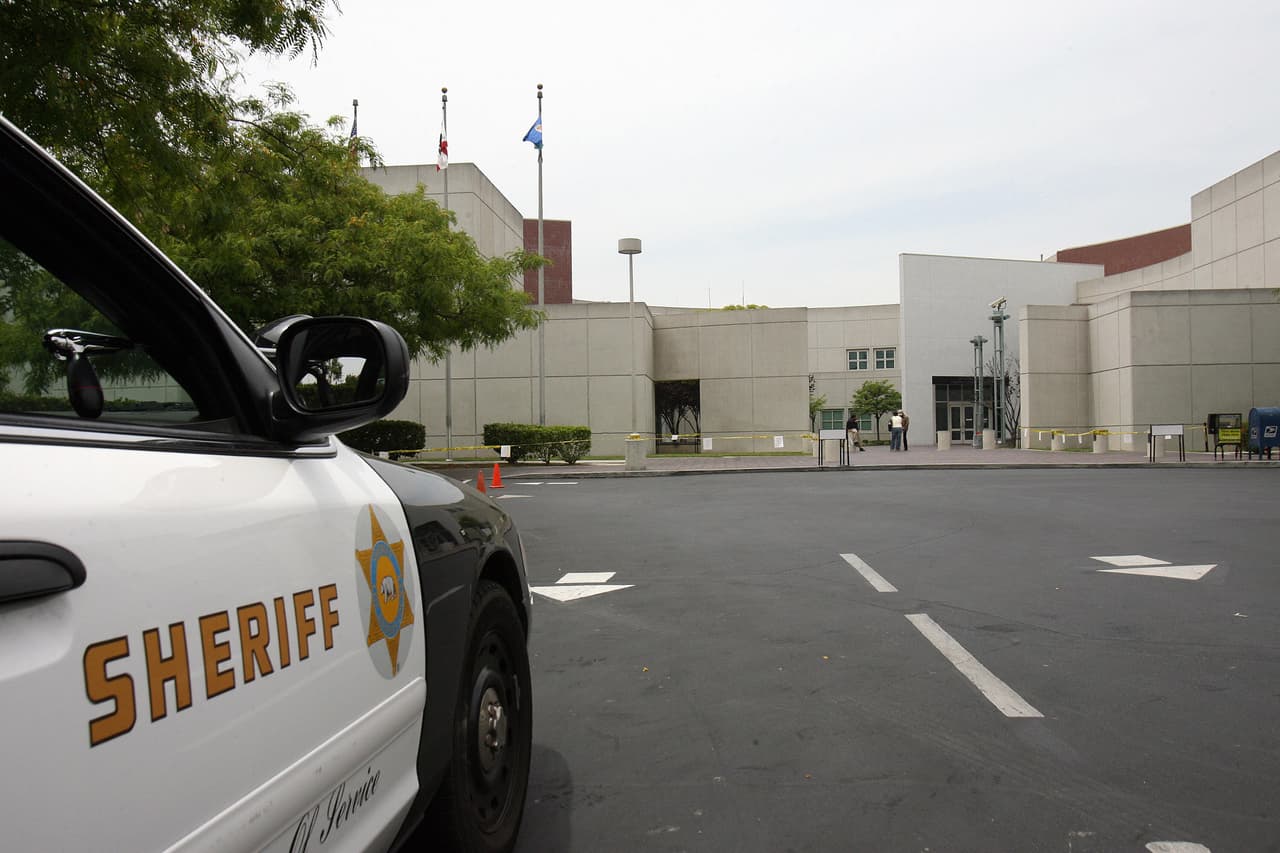 Tres mujeres acusan de abuso sexual en la cárcel a un agente del Sheriff de Los Ángeles
